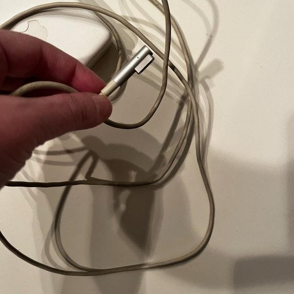 Apple MagSafe 1 Laptop Charger Previously Owned - Picture 4 of 7